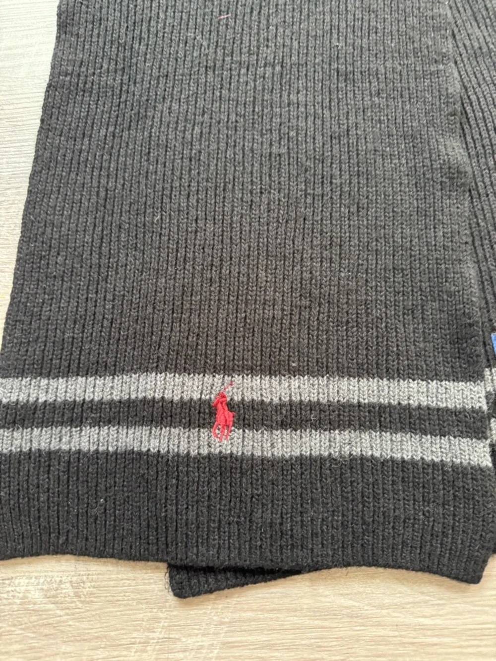 Polo Ralph Lauren Men's Scarf in Black and Gray Stripes. 35% Lambswool, 35%
